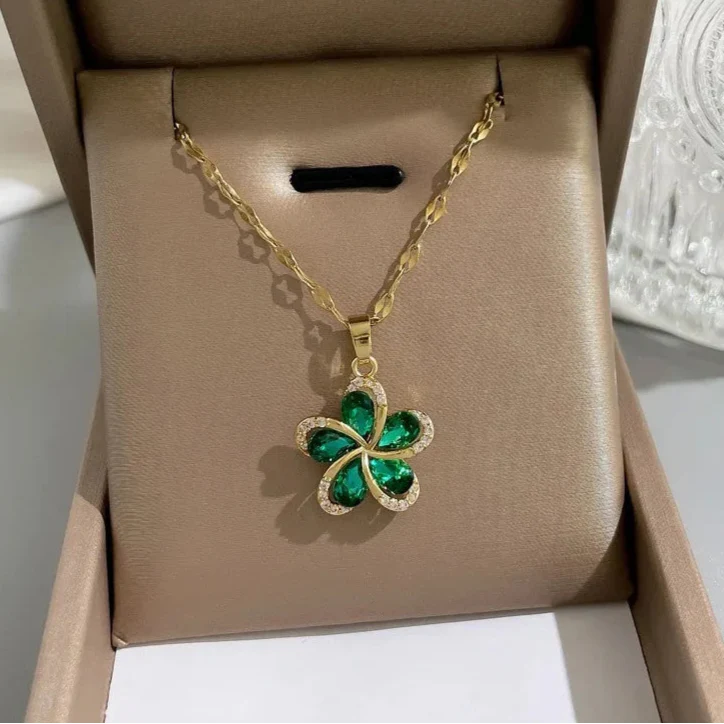 Green Five-Petal Flower Pendant Necklace