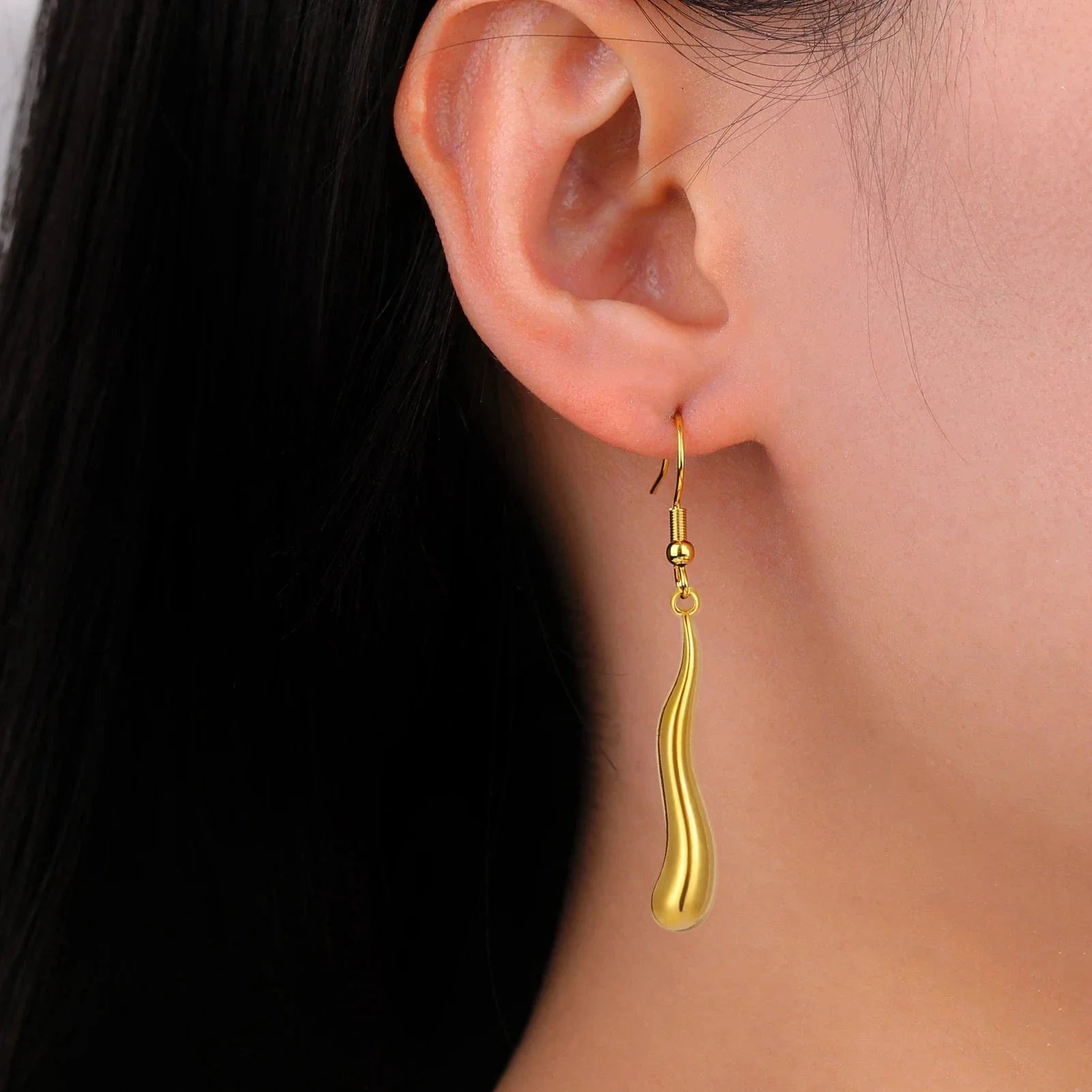 Asymmetrical Water Drop Pendant Necklace gold