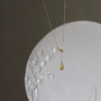 Fine Teardrop Pendant Necklace gold