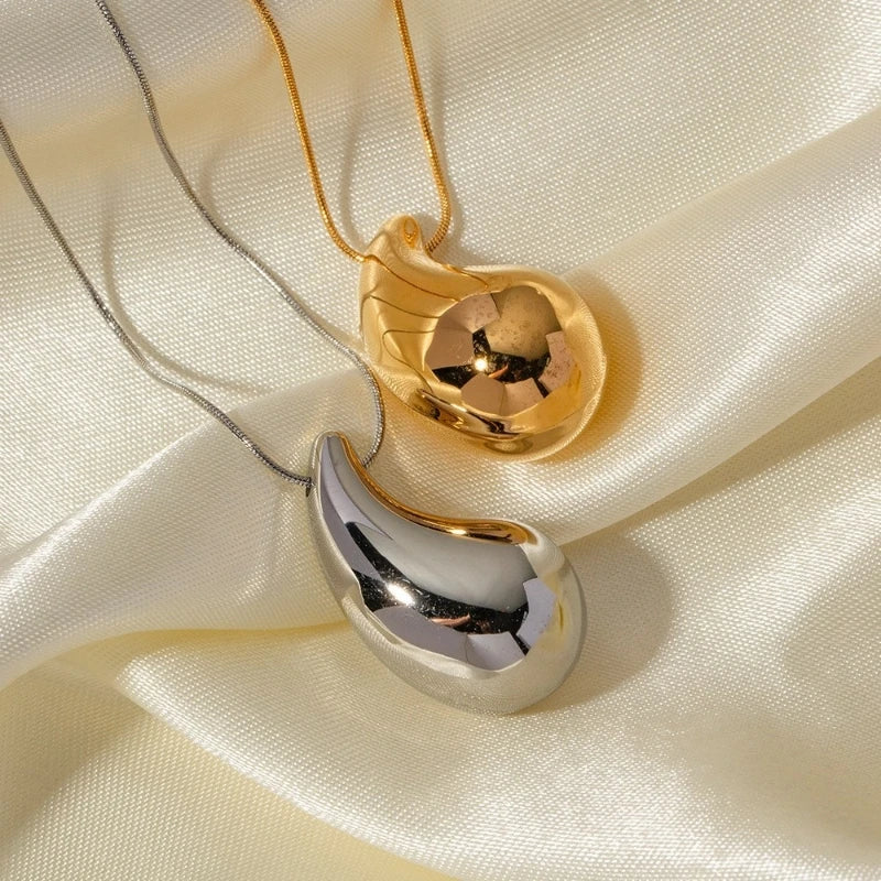 Large Teardrop Pendant Necklace silver