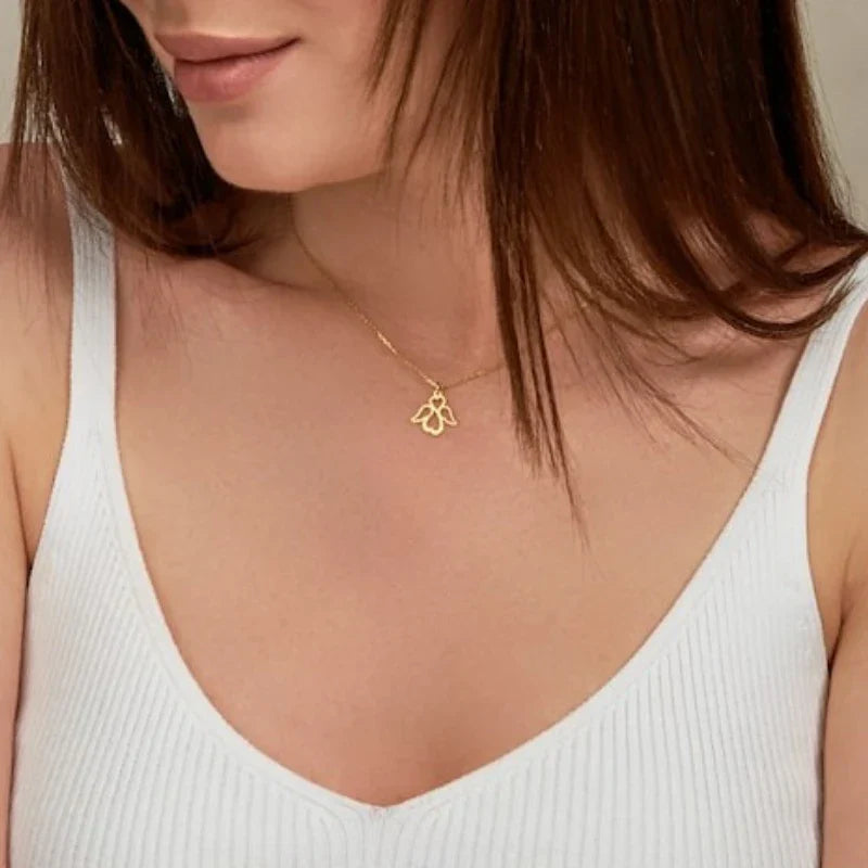Women's necklace with gold angel wings pendant