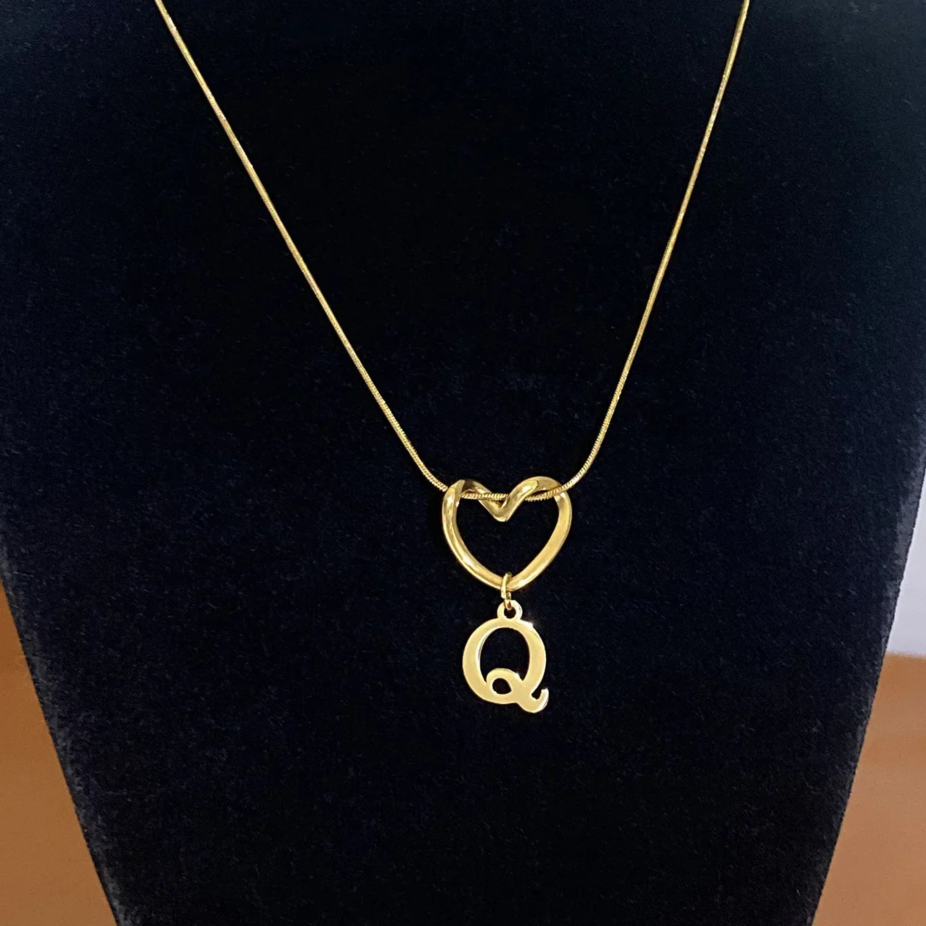 Choker necklace with initial and heart pendant - letter