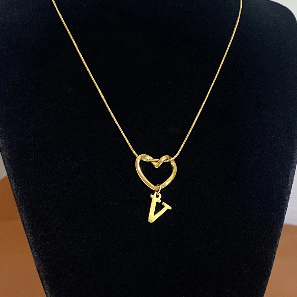 Choker necklace with initial and heart pendant - letter