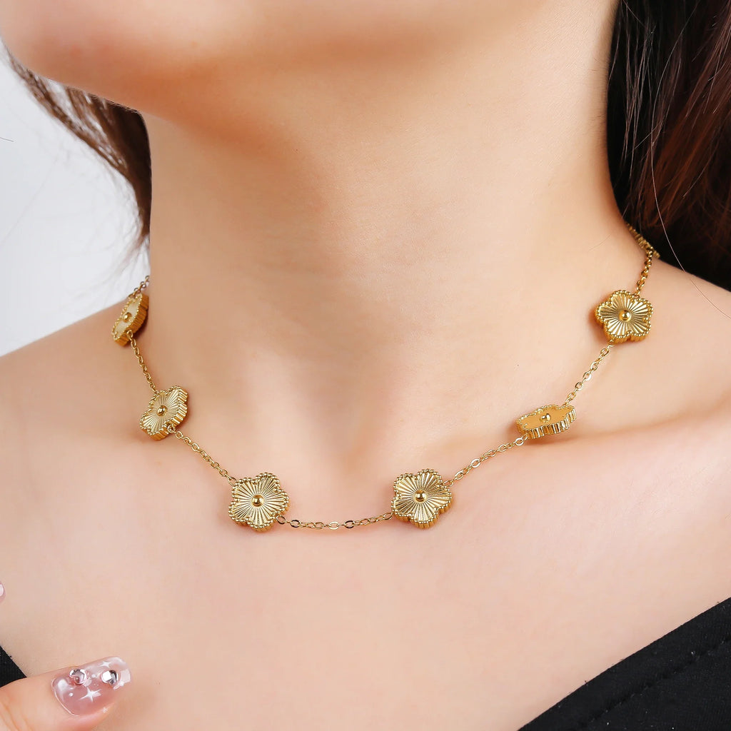 Choker Necklace with 5-Leaf Clover Pendants
