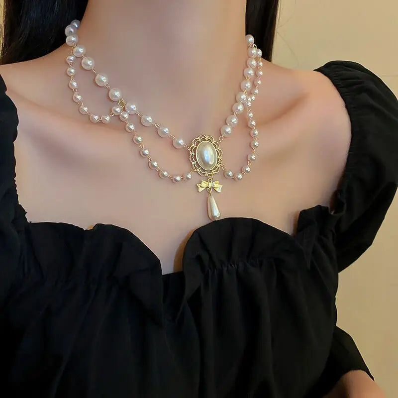 Baroque Style Pearl Pendant Choker Necklace