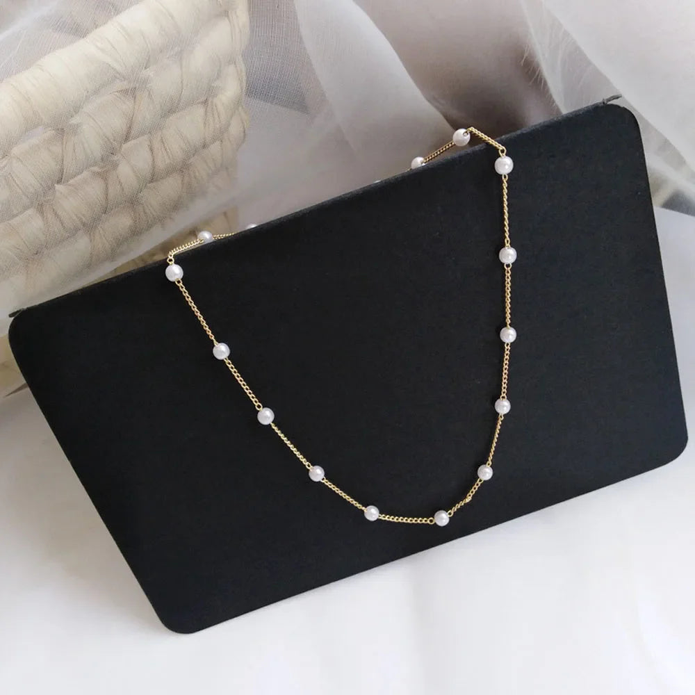 Women’s Choker Necklace with Gold Pearls