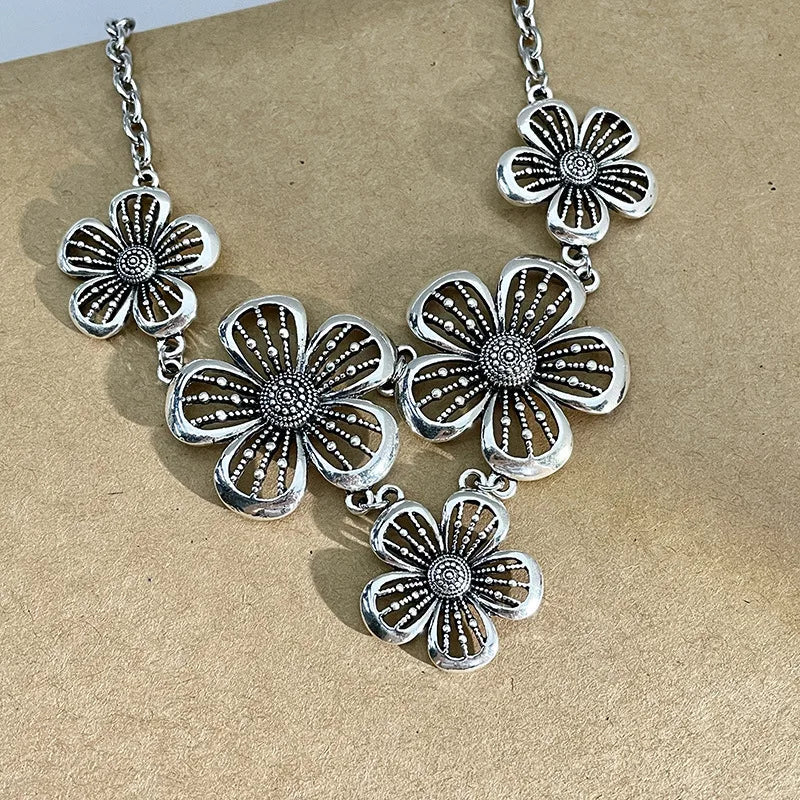 Necklace Choker Pendant with Large 5-Petal Flowers