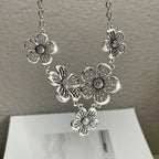 Necklace Choker Pendant with Large 5-Petal Flowers