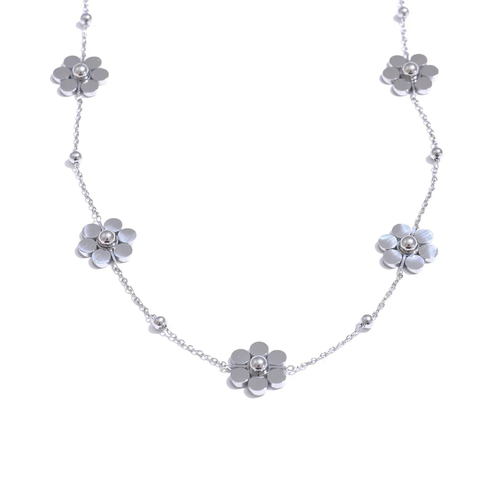 Choker Necklace with Flower Pendant in Silver