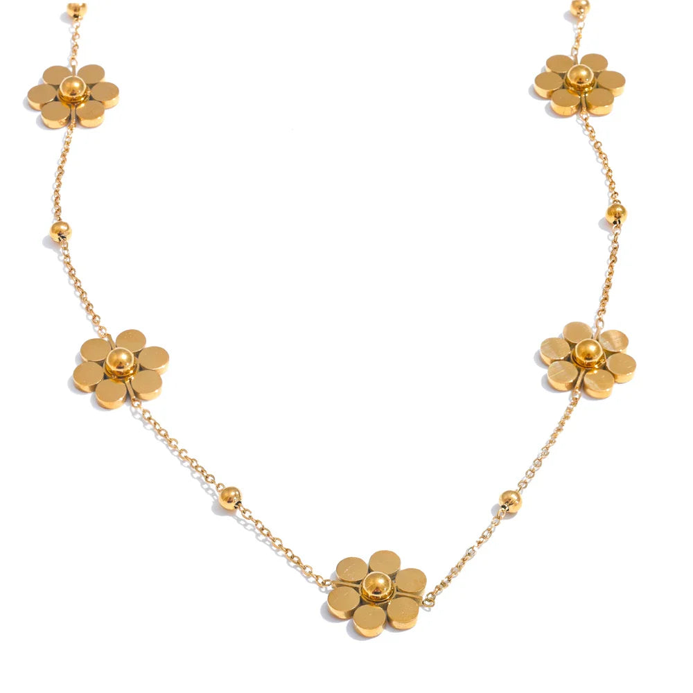 Choker Necklace with Flower Pendant in Gold