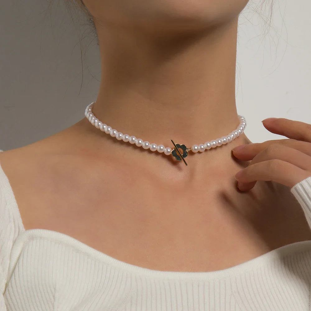 Flower Pendant Choker Necklace white and silver