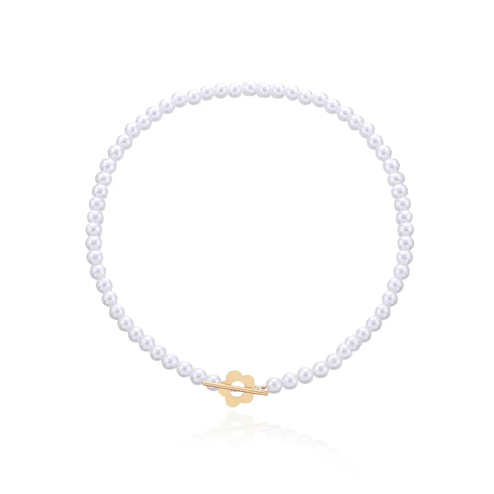 Flower Pendant Choker Necklace white and gold