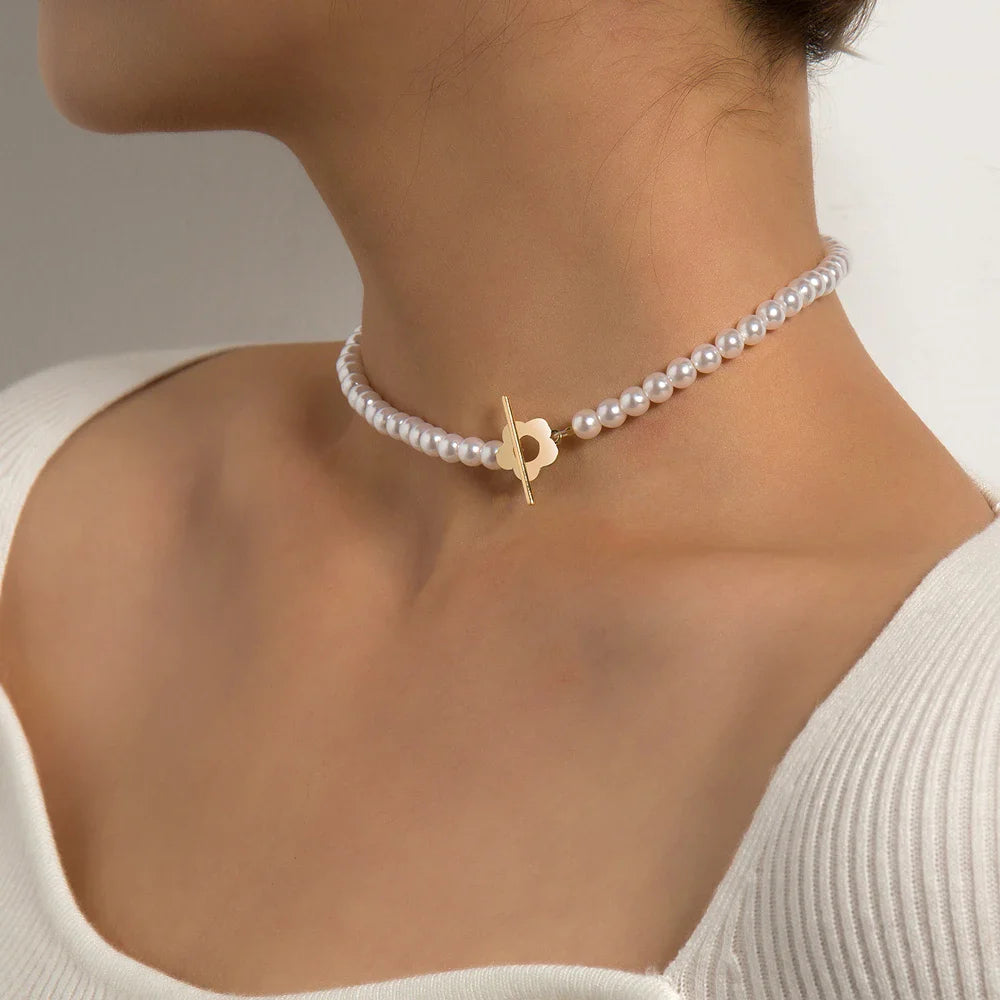 Flower Pendant Choker Necklace white and silver
