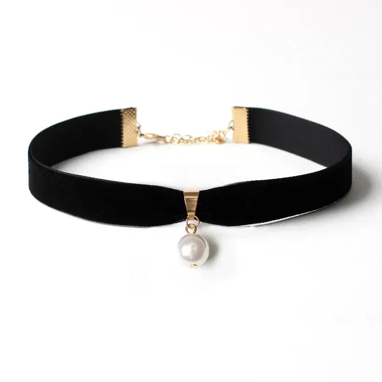 Bohemian Style Necklace Pendant with White Pearl