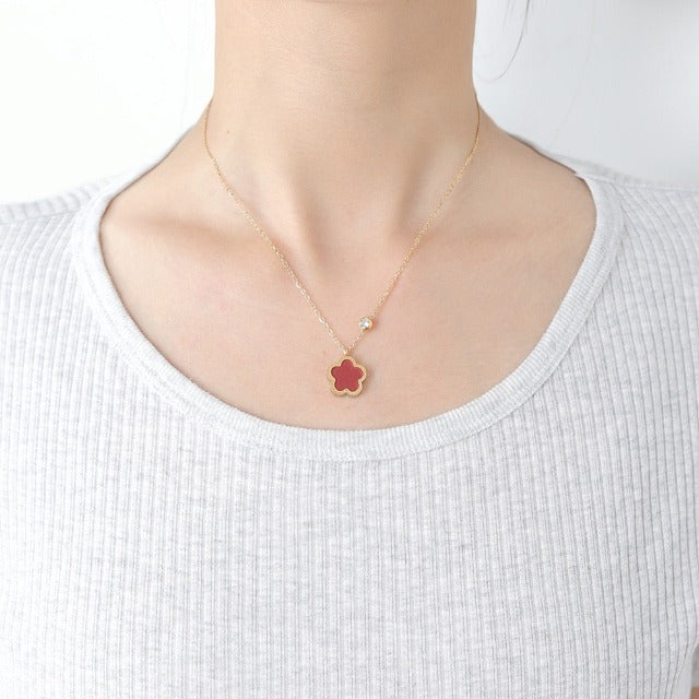 Mother-of-Pearl Clover Necklace Gold Chain Pendant for Women red