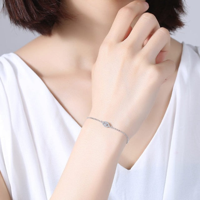 Gourmette Bracelet in Silver Against the Blue Greek Turkish Evil Eye Matiasma Mataki