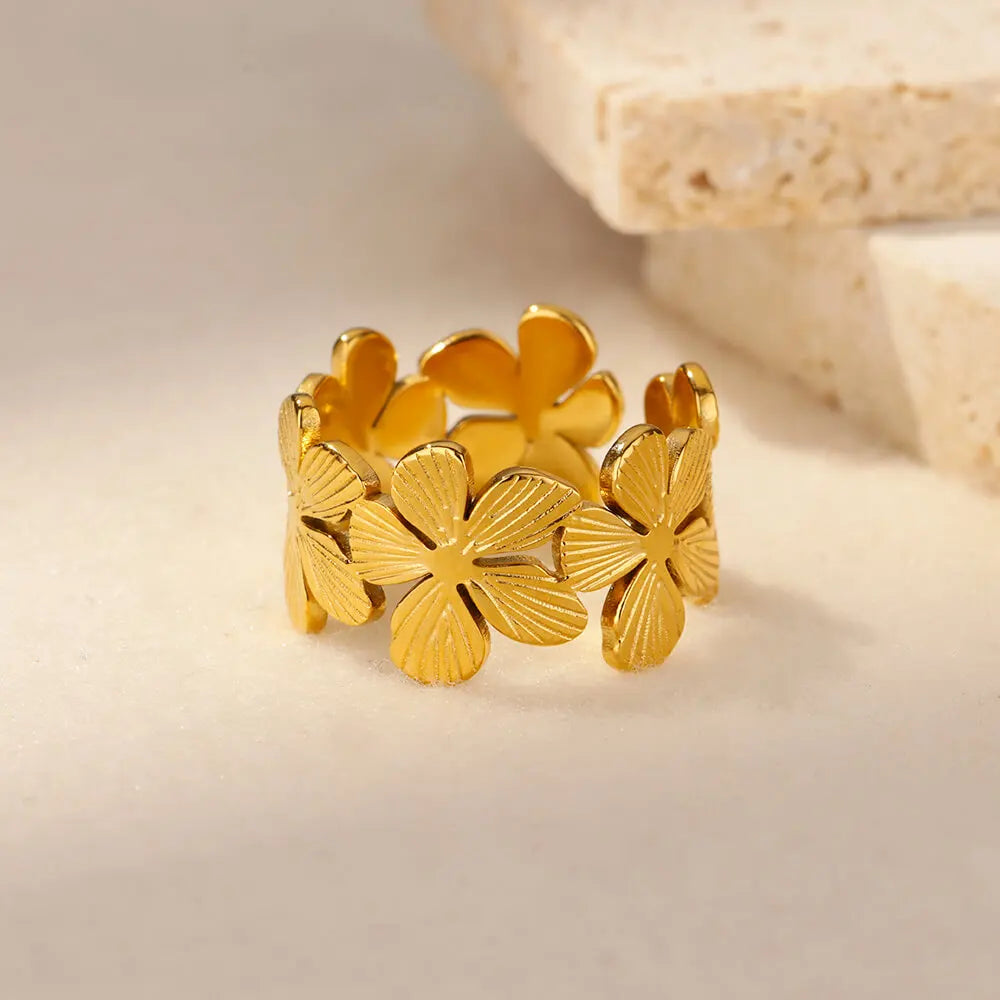 Large Gold 5-Petal Flower Band Ring