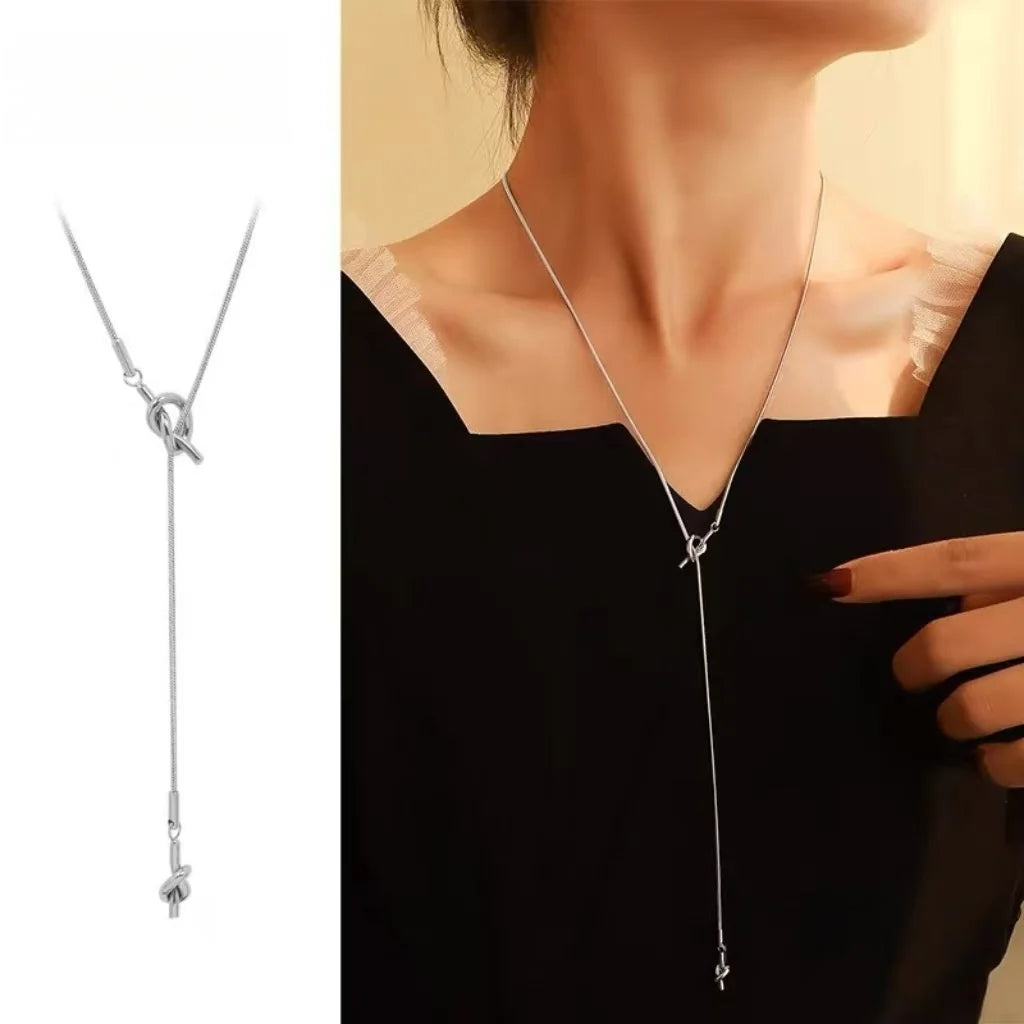 Necklace with bow pendant silver