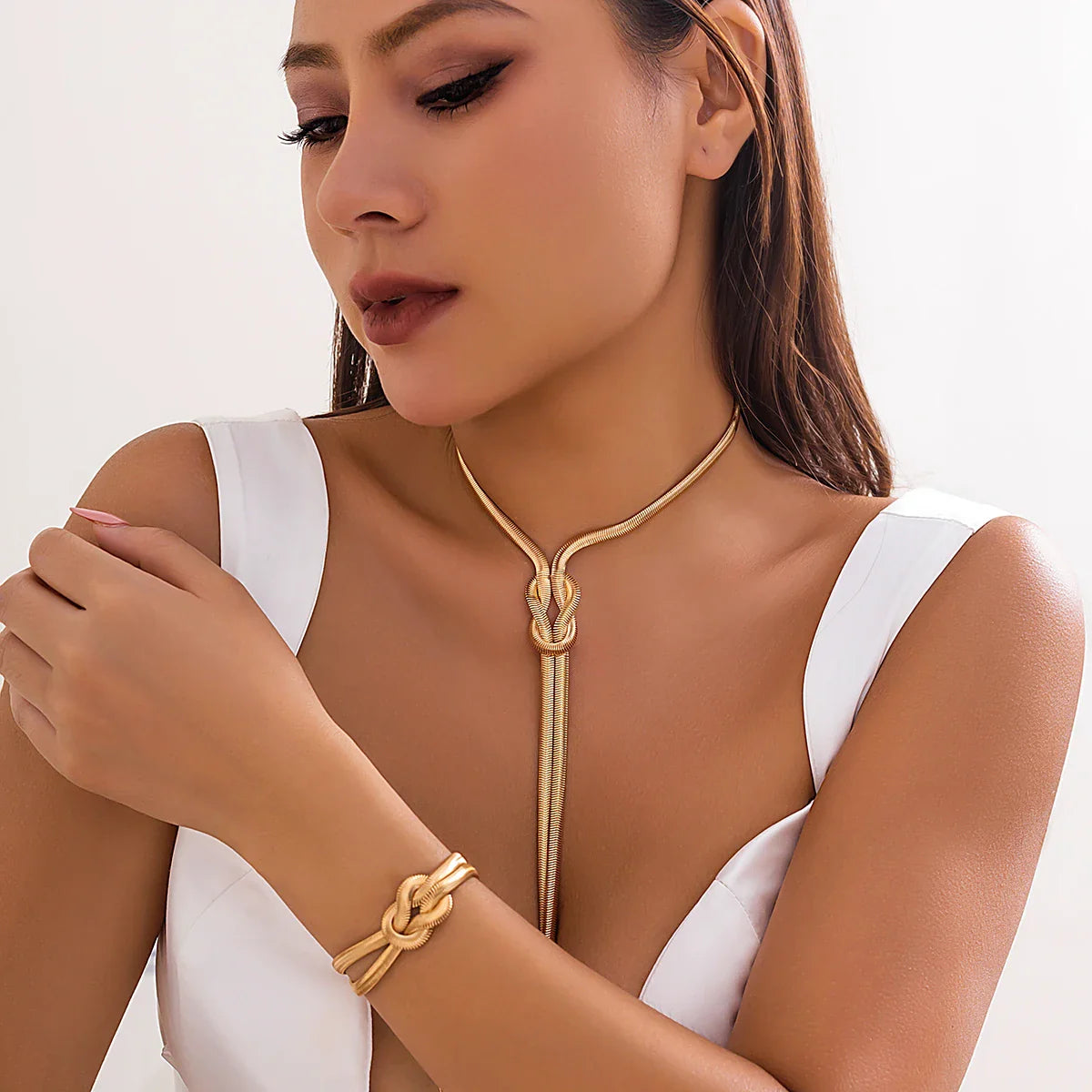 Long Necklace for Cleavage & Its Knot Bracelet