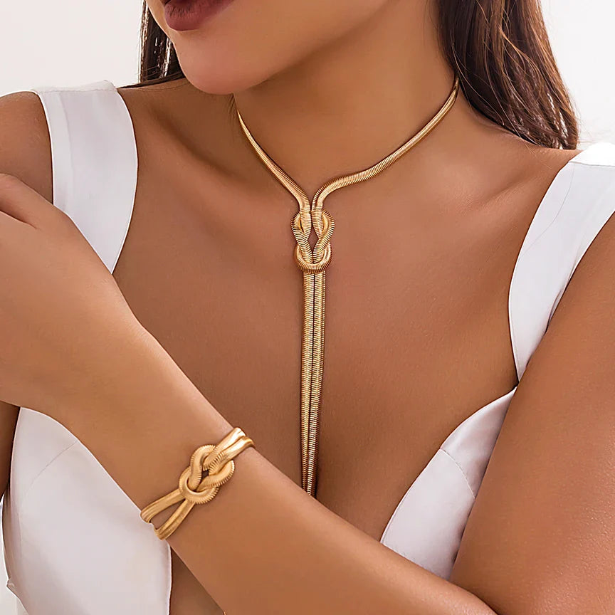 Long Necklace for Cleavage & Its Knot Bracelet